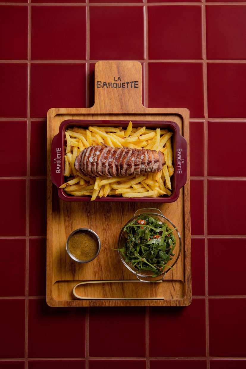 Magret de pato con patatas y ensalada
