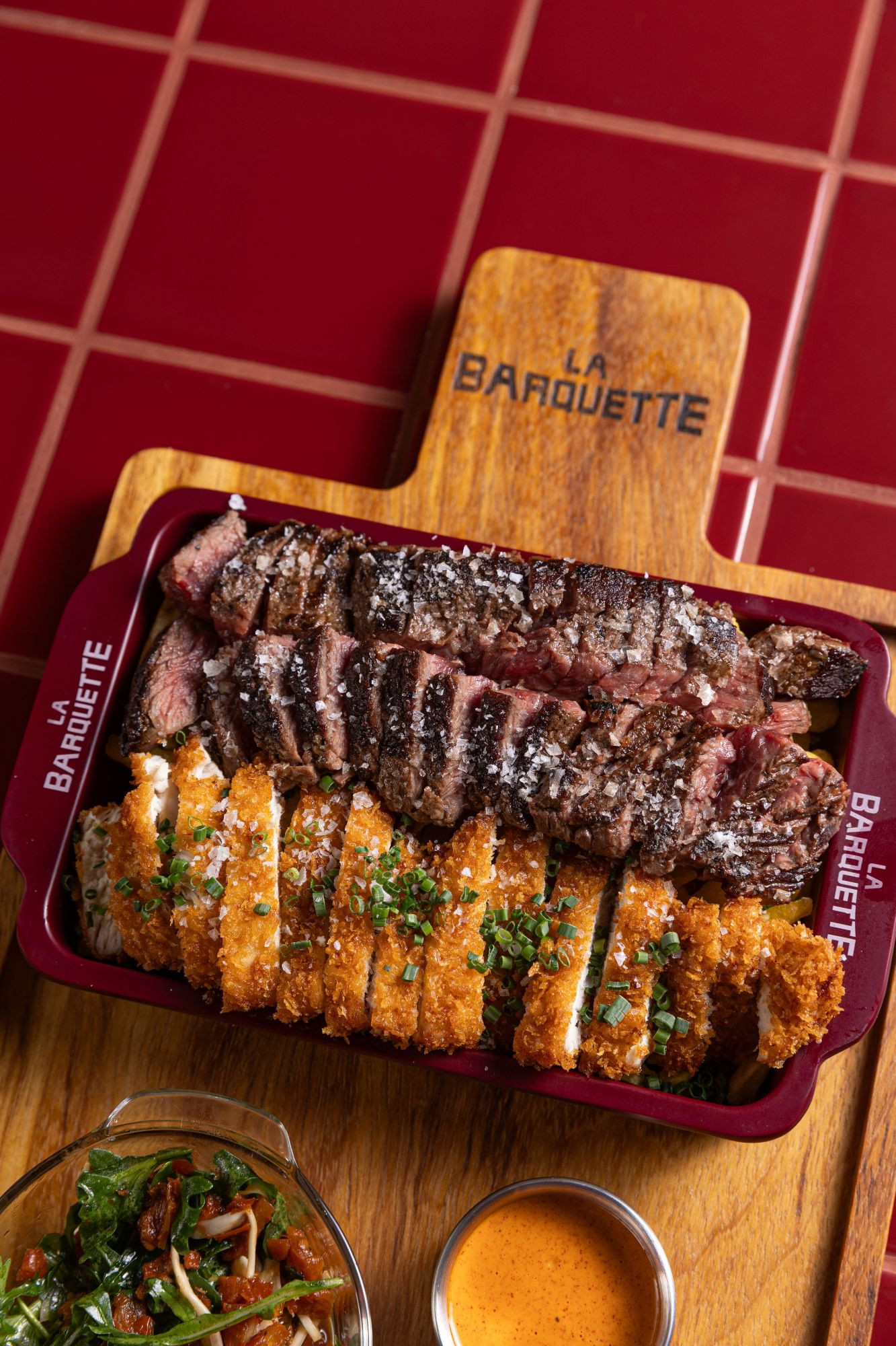 Chuletón y pollo panko en la barquette
